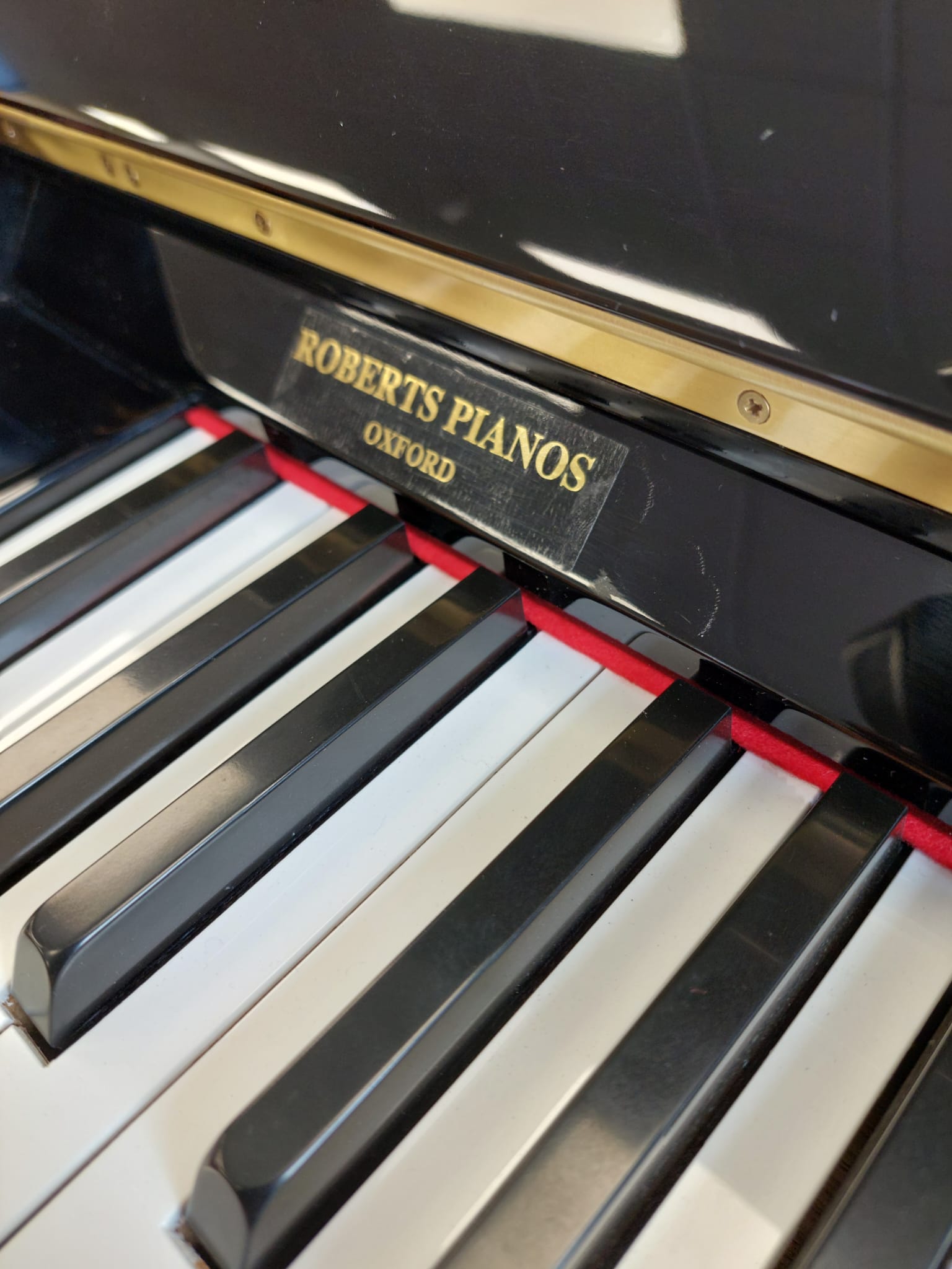 Yamaha U1M Upright Piano in Black Polyester – Gallery image – Roberts Pianos Oxford