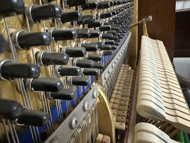Welmar upright Piano in mahogany – Gallery image – Roberts Pianos Oxford