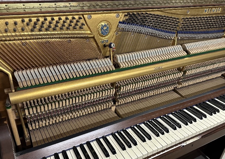 Welmar upright Piano in mahogany – Gallery image – Roberts Pianos Oxford