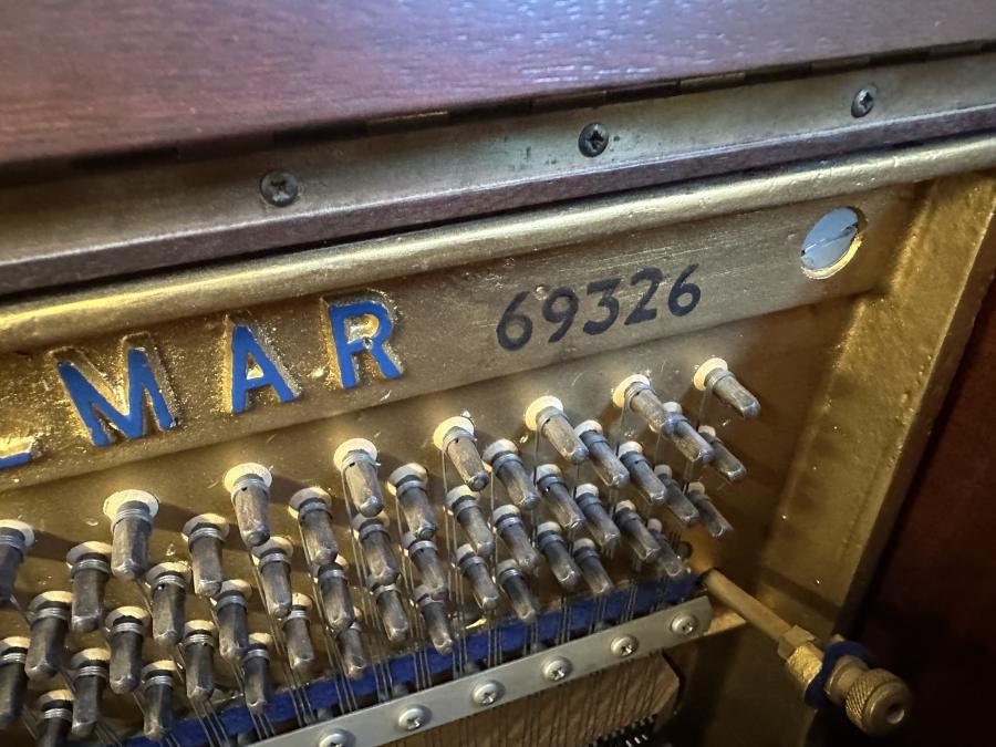 welmar Upright Piano – Gallery image – Roberts Pianos Oxford