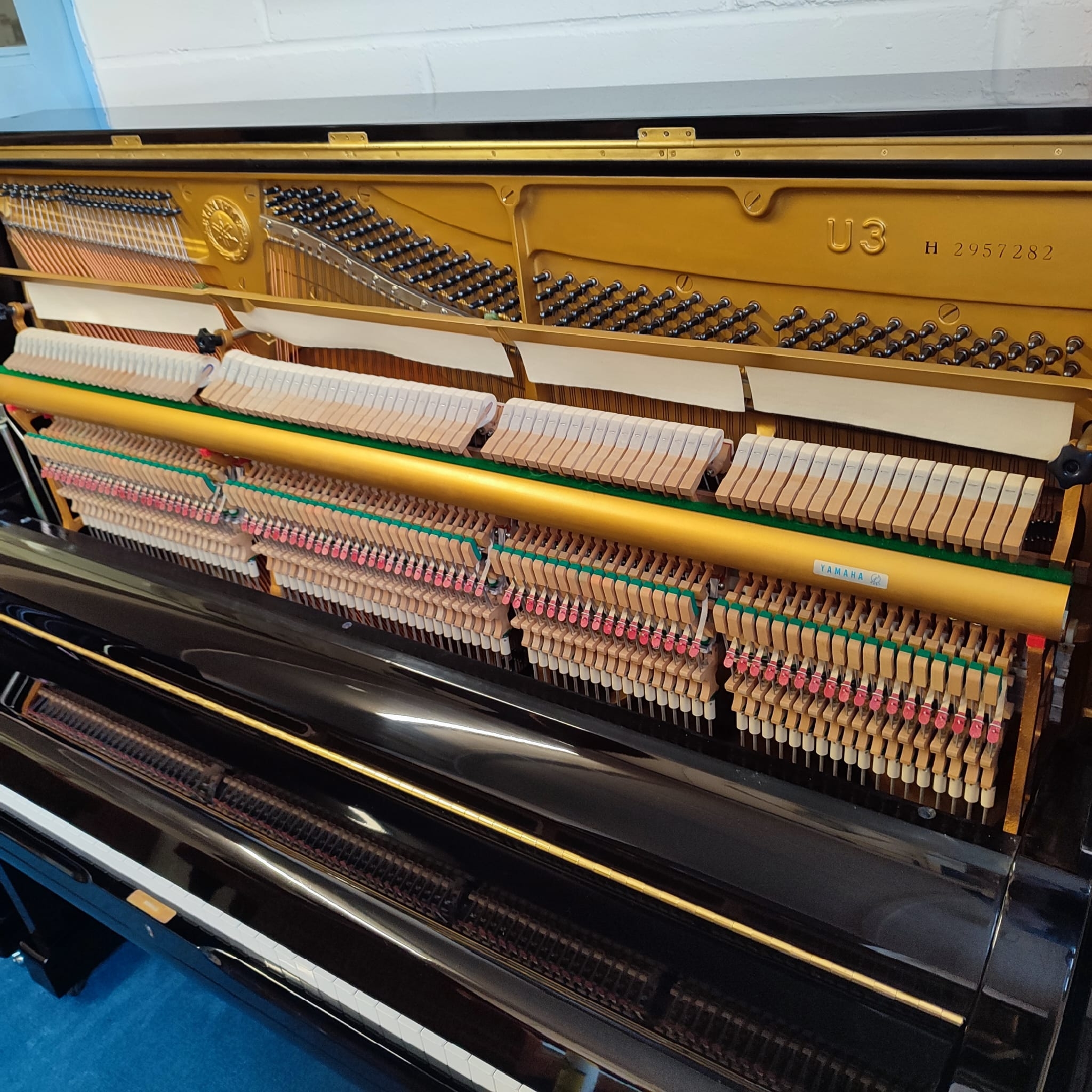Yamaha U3H upright Piano in black polyester – Gallery image – Roberts Pianos Oxford