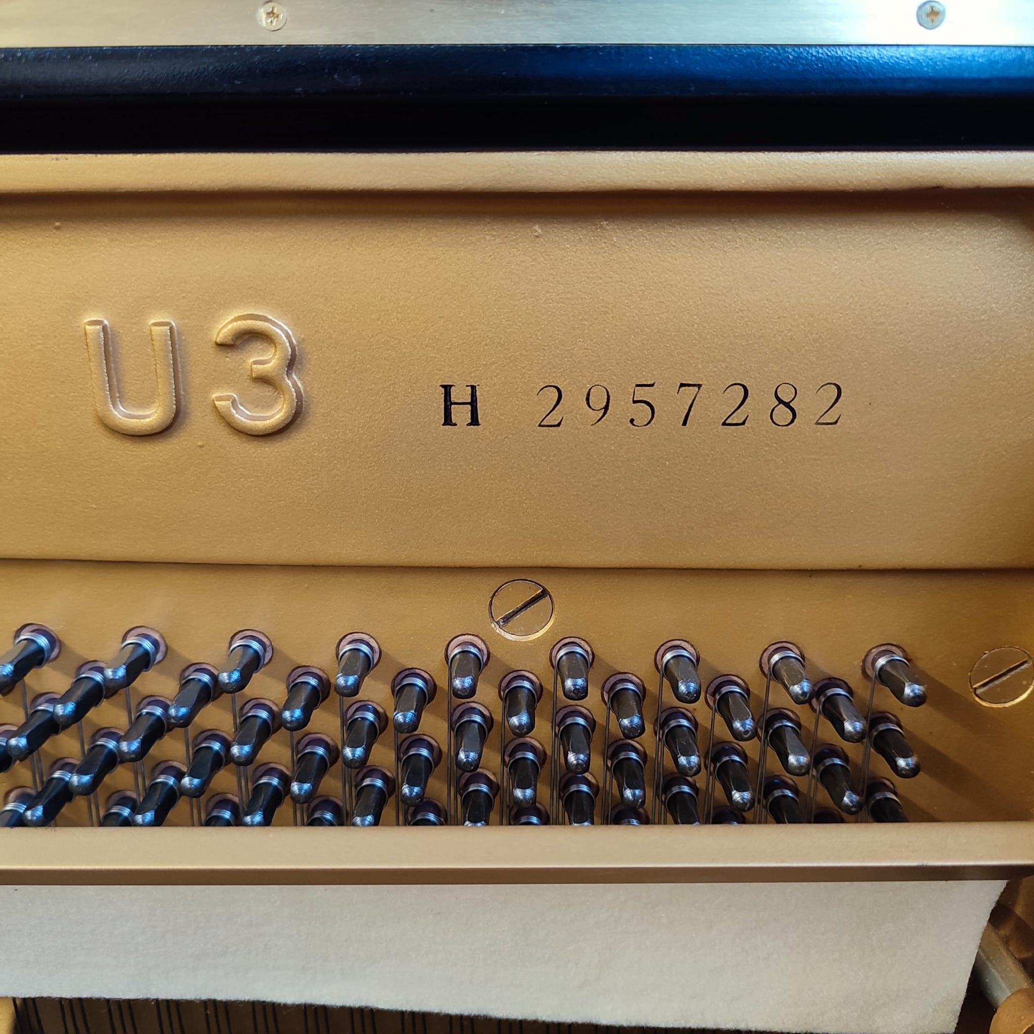 Yamaha U3H upright Piano in black polyester – Gallery image – Roberts Pianos Oxford