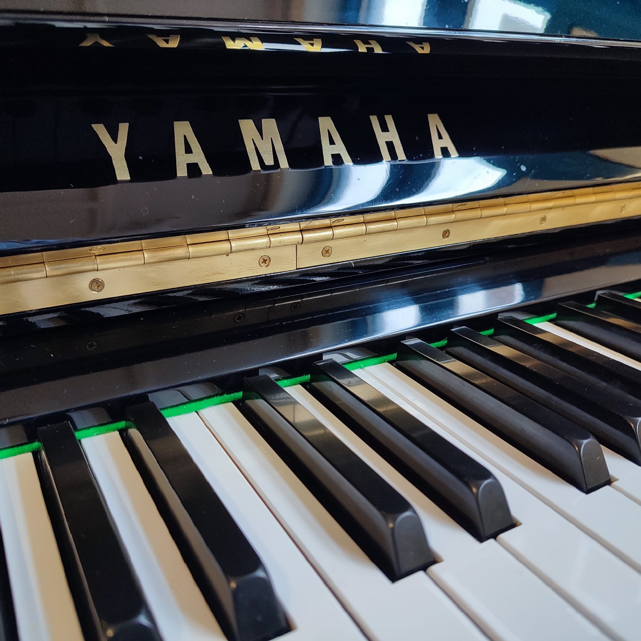 Yamaha U3H upright Piano in black polyester – Gallery image – Roberts Pianos Oxford