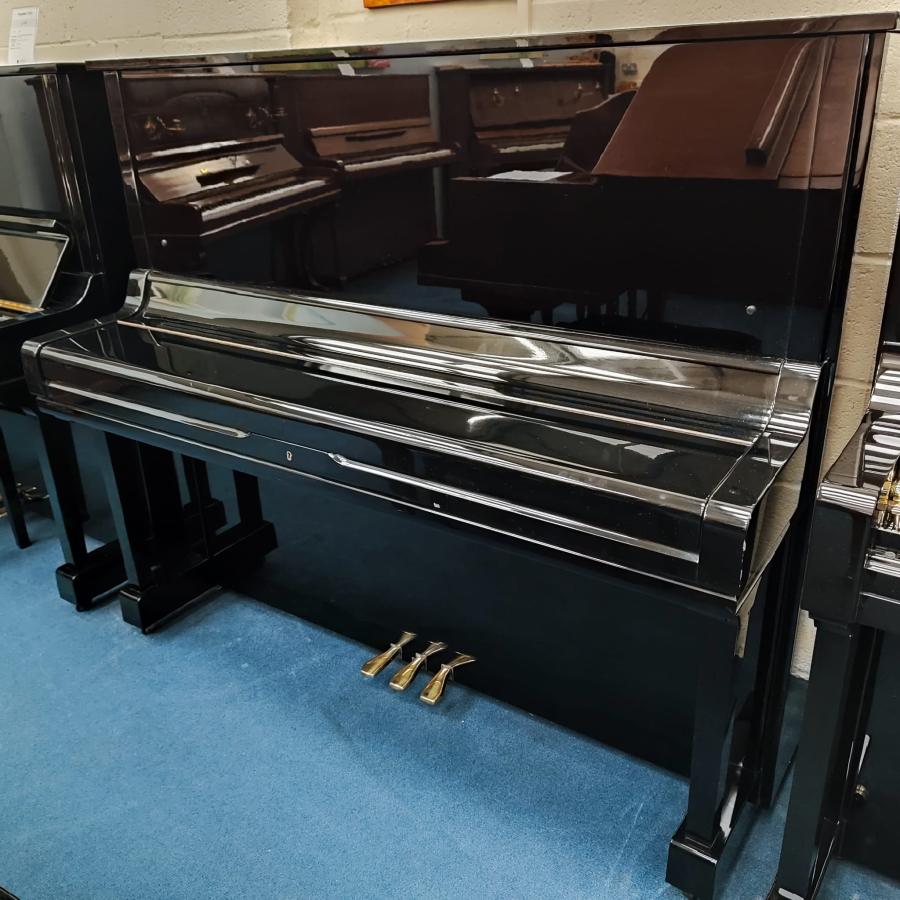 Yamaha U3M upright Piano in black polyester – Gallery image – Roberts Pianos Oxford