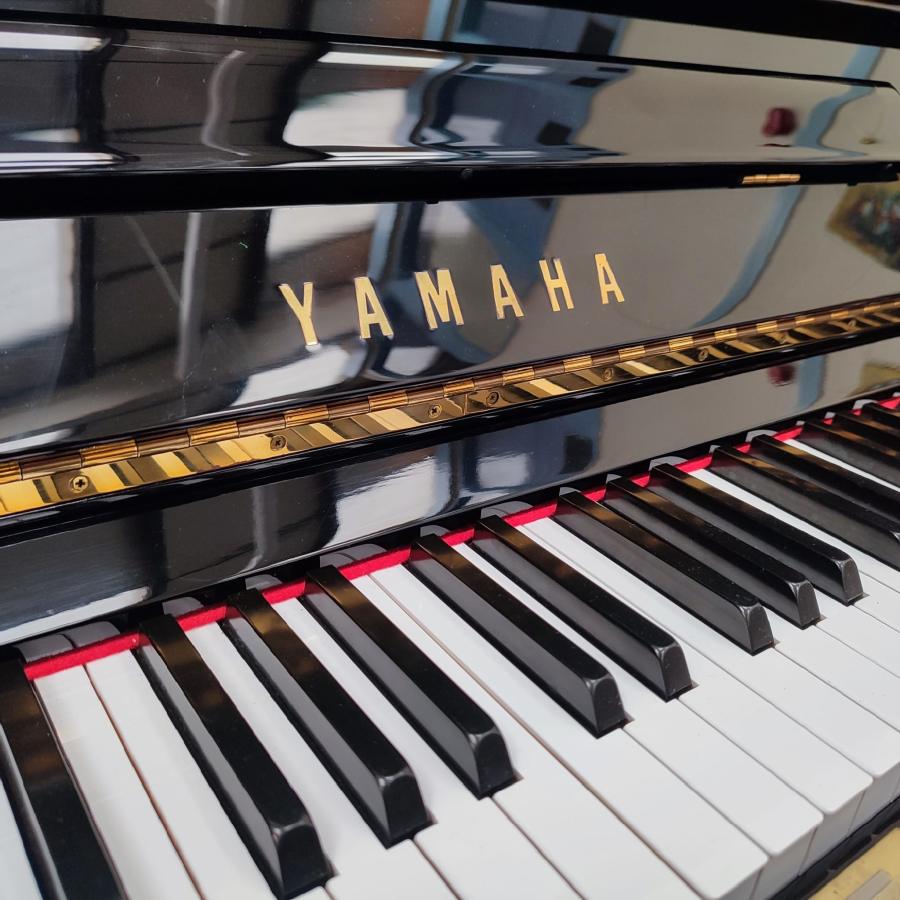 Yamaha U3M upright Piano in black polyester – Gallery image – Roberts Pianos Oxford