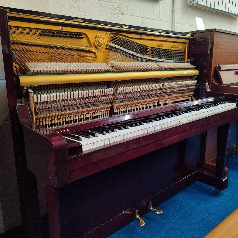 Yamaha U1 upright Piano in Gloss Mahogany – Gallery image – Roberts Pianos Oxford