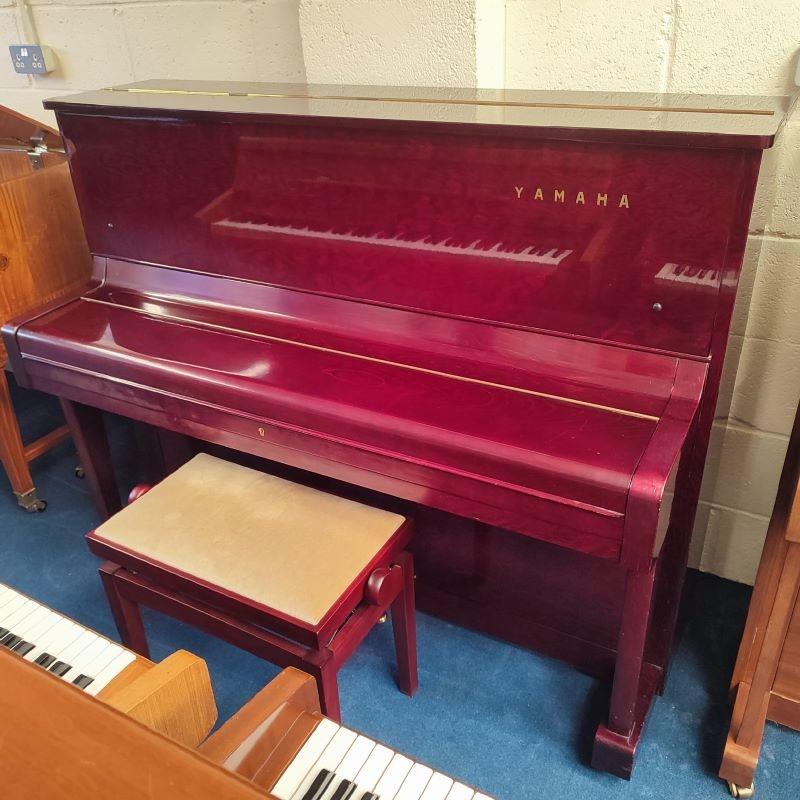 Yamaha U1 upright Piano in Gloss Mahogany – Gallery image – Roberts Pianos Oxford