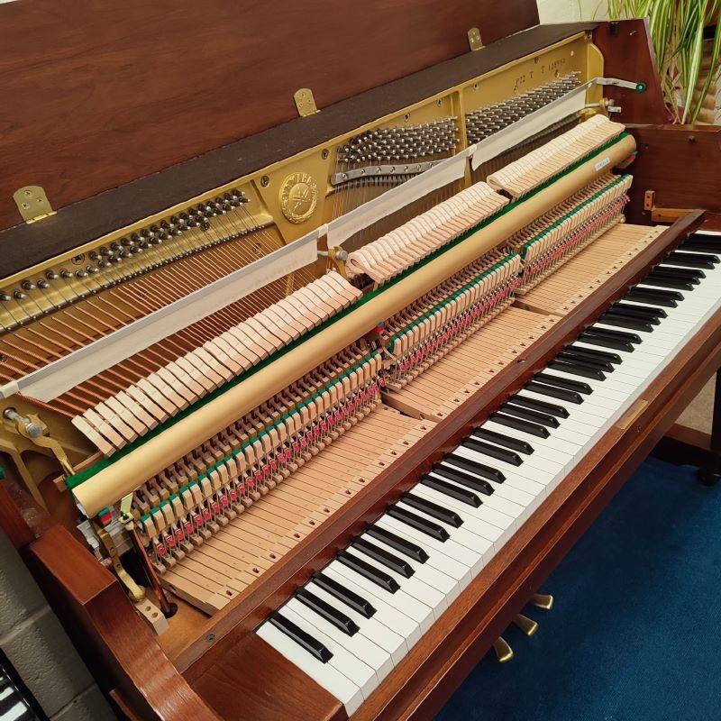 Yamaha P22 upright Piano in rosewood – Gallery image – Roberts Pianos Oxford