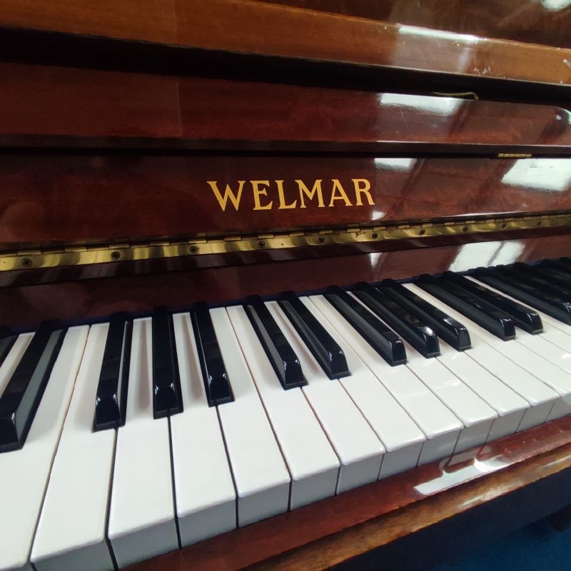 Welmar upright Piano in Mahogany – Gallery image – Roberts Pianos Oxford