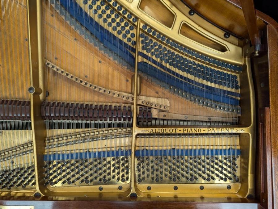 Bluthner style IVa grand Piano in flamed mahogany – Gallery image – Roberts Pianos Oxford