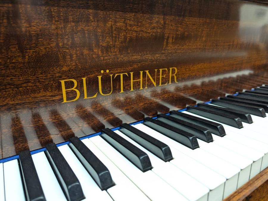 Bluthner style IVa grand Piano in flamed mahogany – Gallery image – Roberts Pianos Oxford