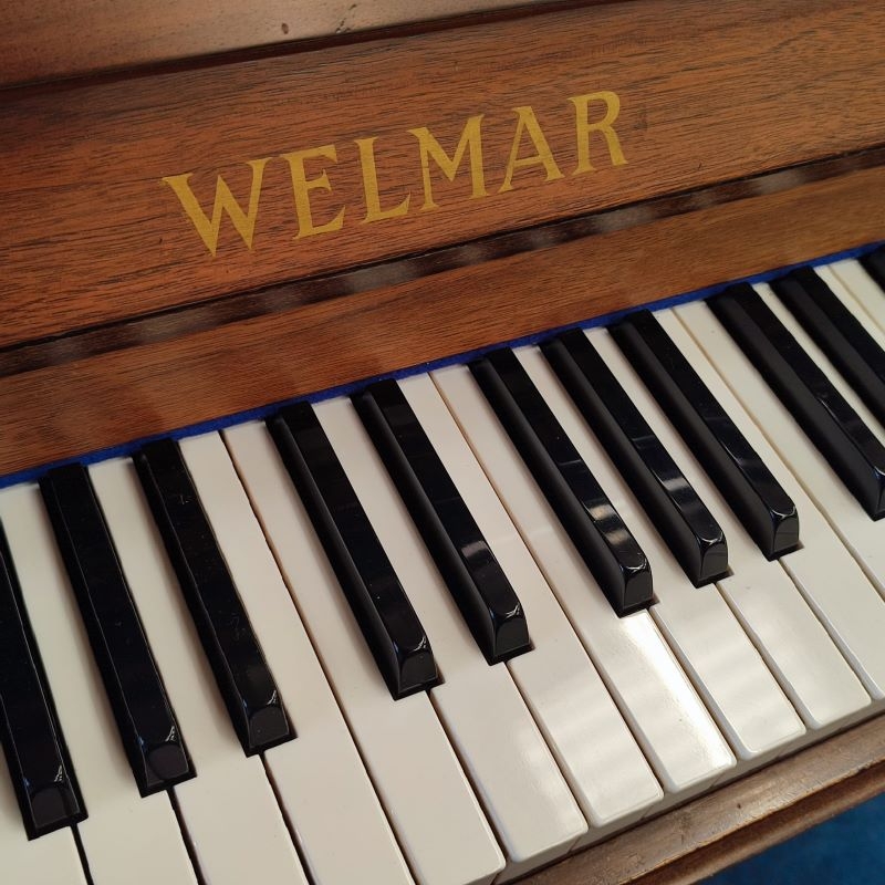 Welmar upright Piano in mahogany – Gallery image – Roberts Pianos Oxford