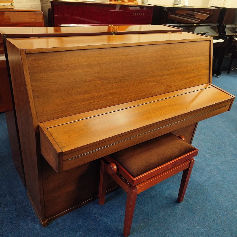 Welmar upright Piano in mahogany – Gallery image – Roberts Pianos Oxford