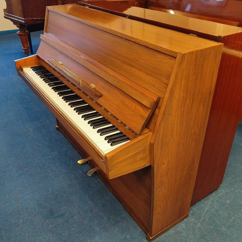 Welmar upright Piano in mahogany – Gallery image – Roberts Pianos Oxford