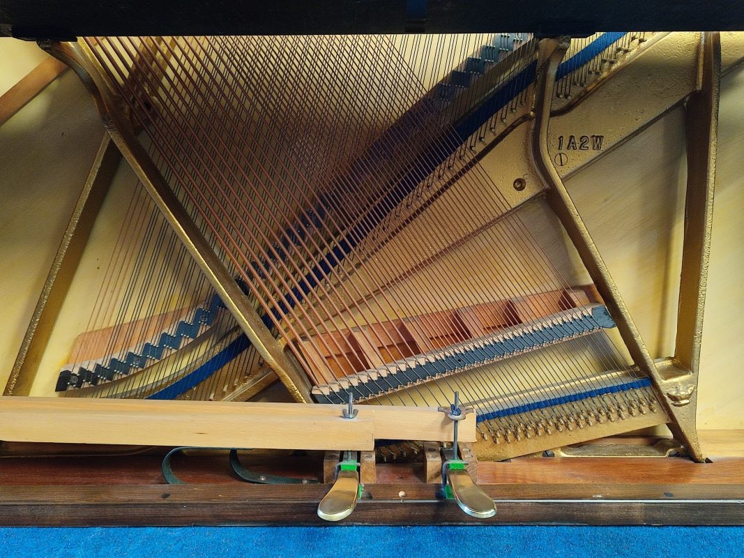 Welmar upright Piano in mahogany – Gallery image – Roberts Pianos Oxford