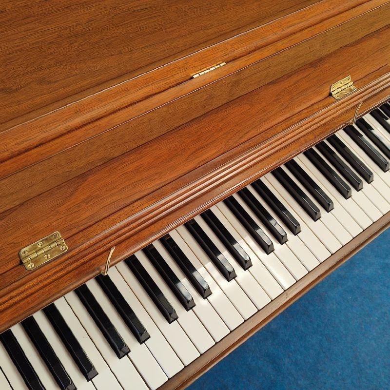 Welmar upright Piano in mahogany – Gallery image – Roberts Pianos Oxford