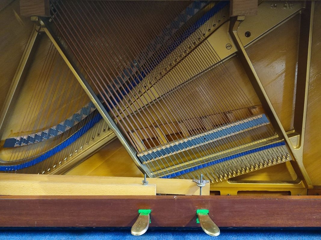 Welmar upright Piano in Mahogany – Gallery image – Roberts Pianos Oxford
