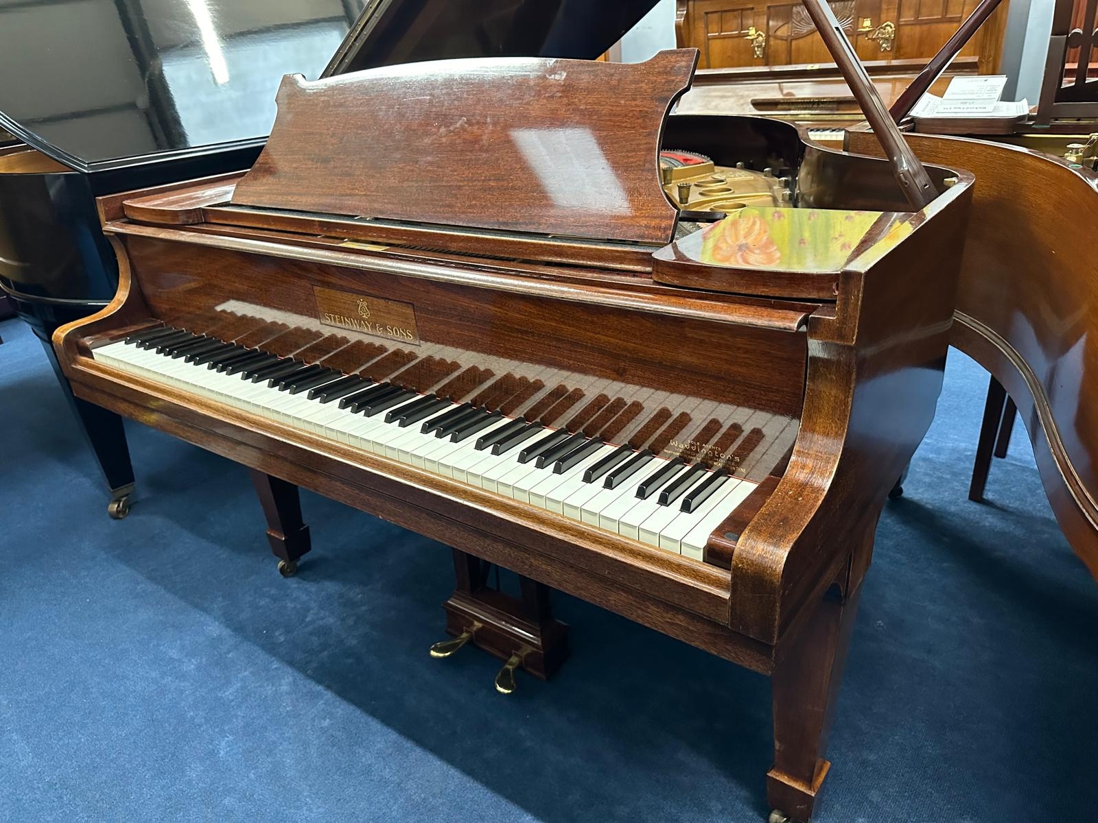 Steinway S