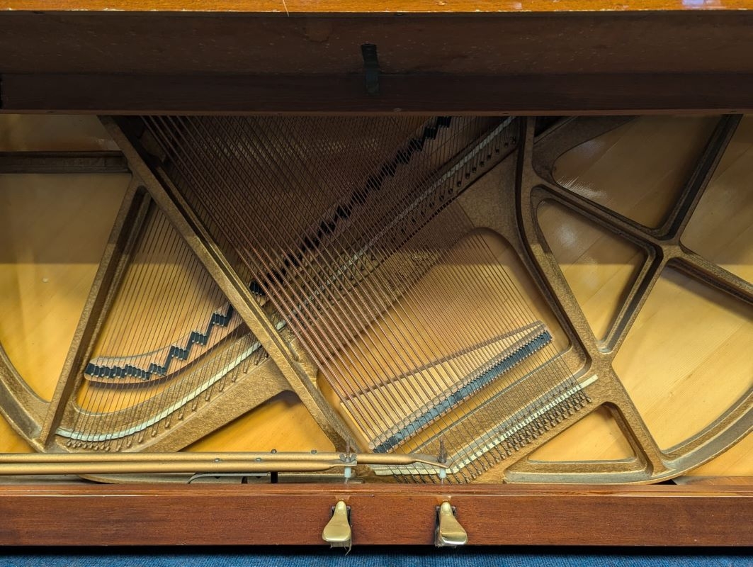 Grotrian Steinweg upright Piano in Mahogany – Gallery image – Roberts Pianos Oxford