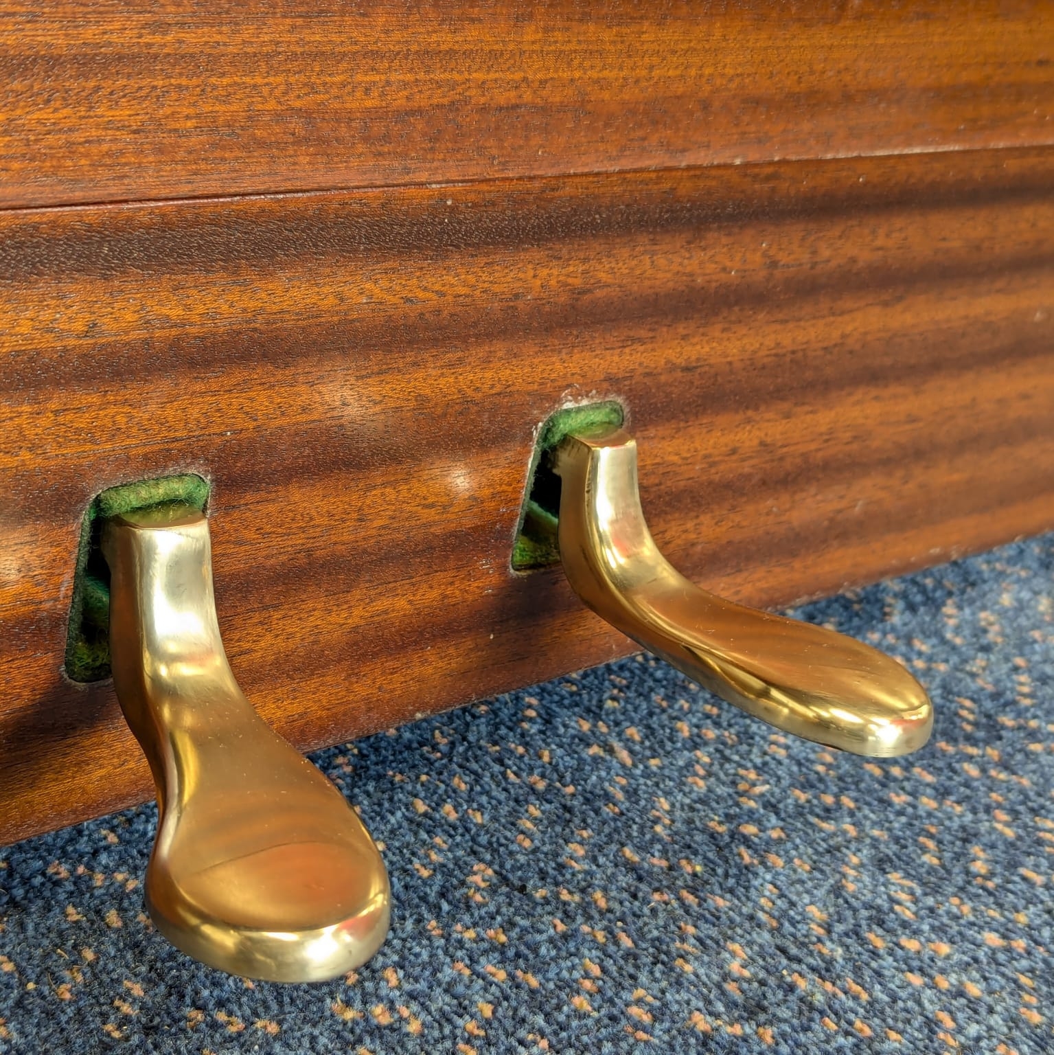 Knight K 10 upright Piano in Mahogany – Gallery image – Roberts Pianos Oxford