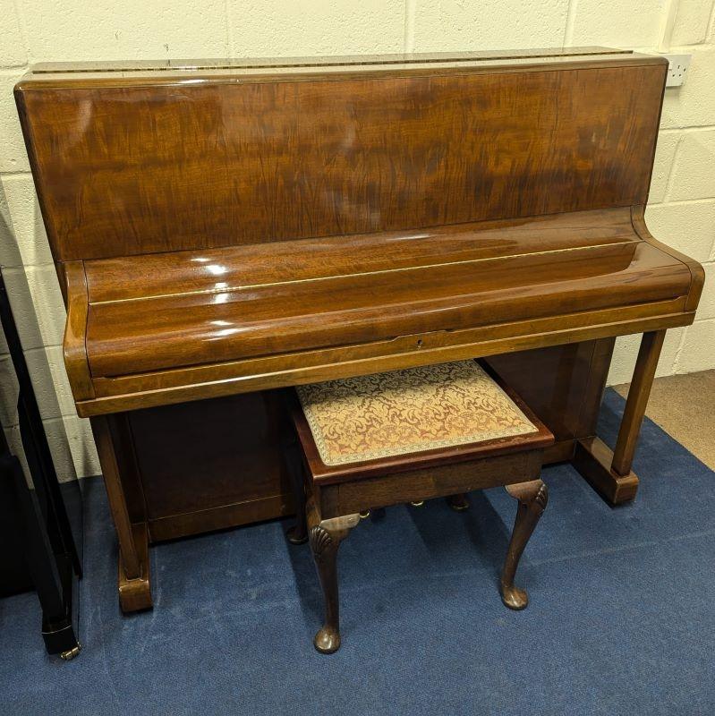 Welmar 118 upright Piano in mahogany – Gallery image – Roberts Pianos Oxford
