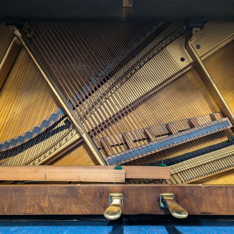 Welmar 118 upright Piano in mahogany – Gallery image – Roberts Pianos Oxford
