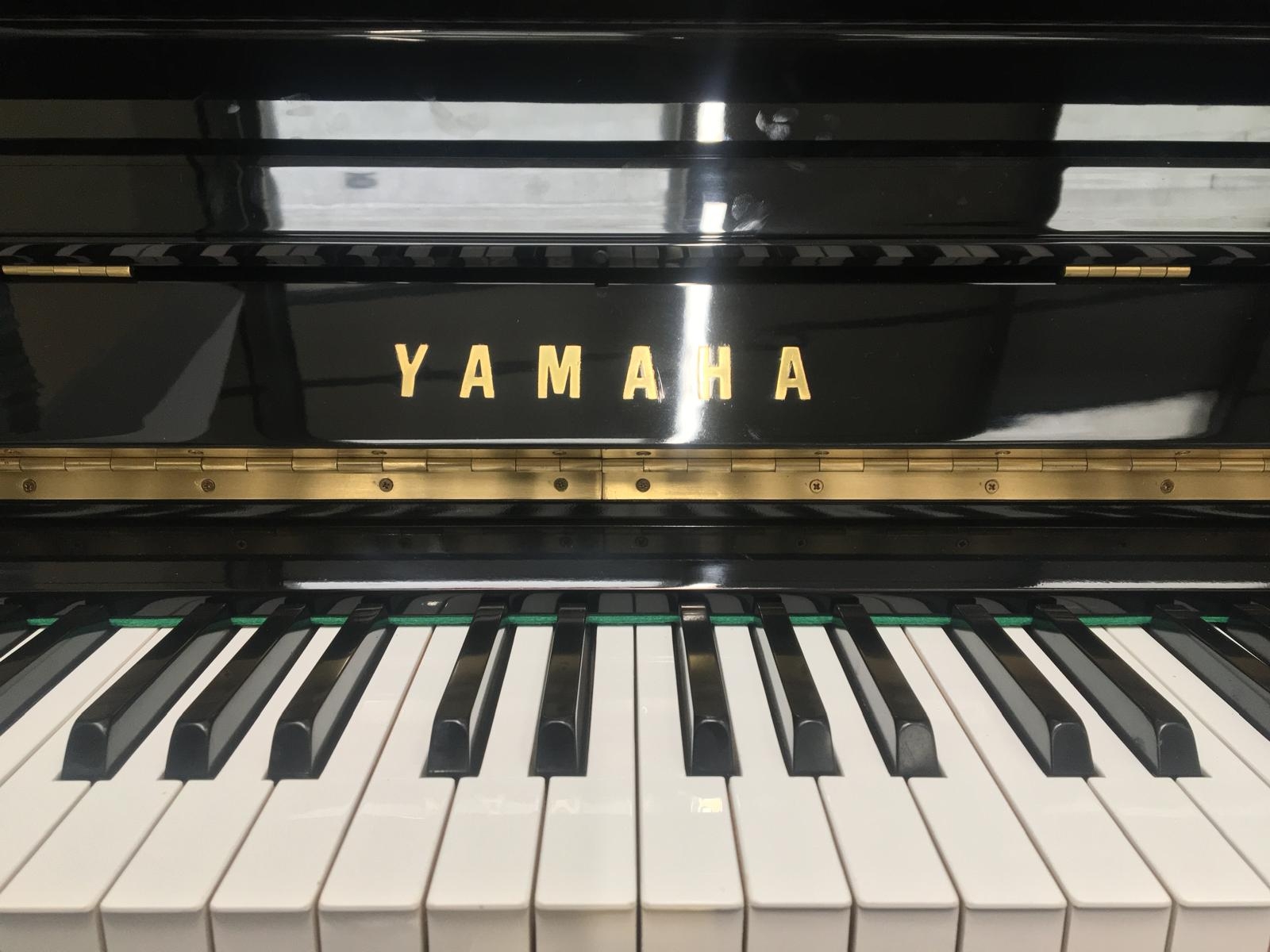 Yamaha U3G upright Piano in Black polyester – Gallery image – Roberts Pianos Oxford