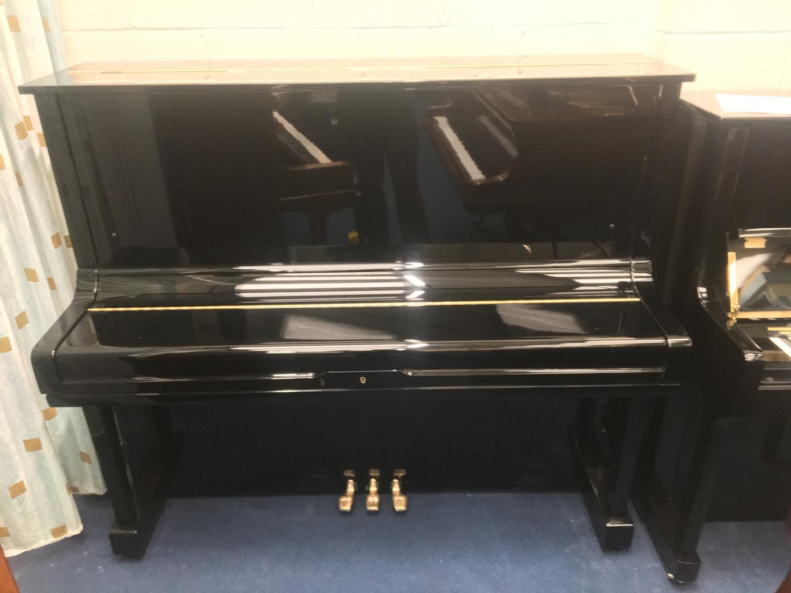 Yamaha U3G upright Piano in Black polyester – Gallery image – Roberts Pianos Oxford