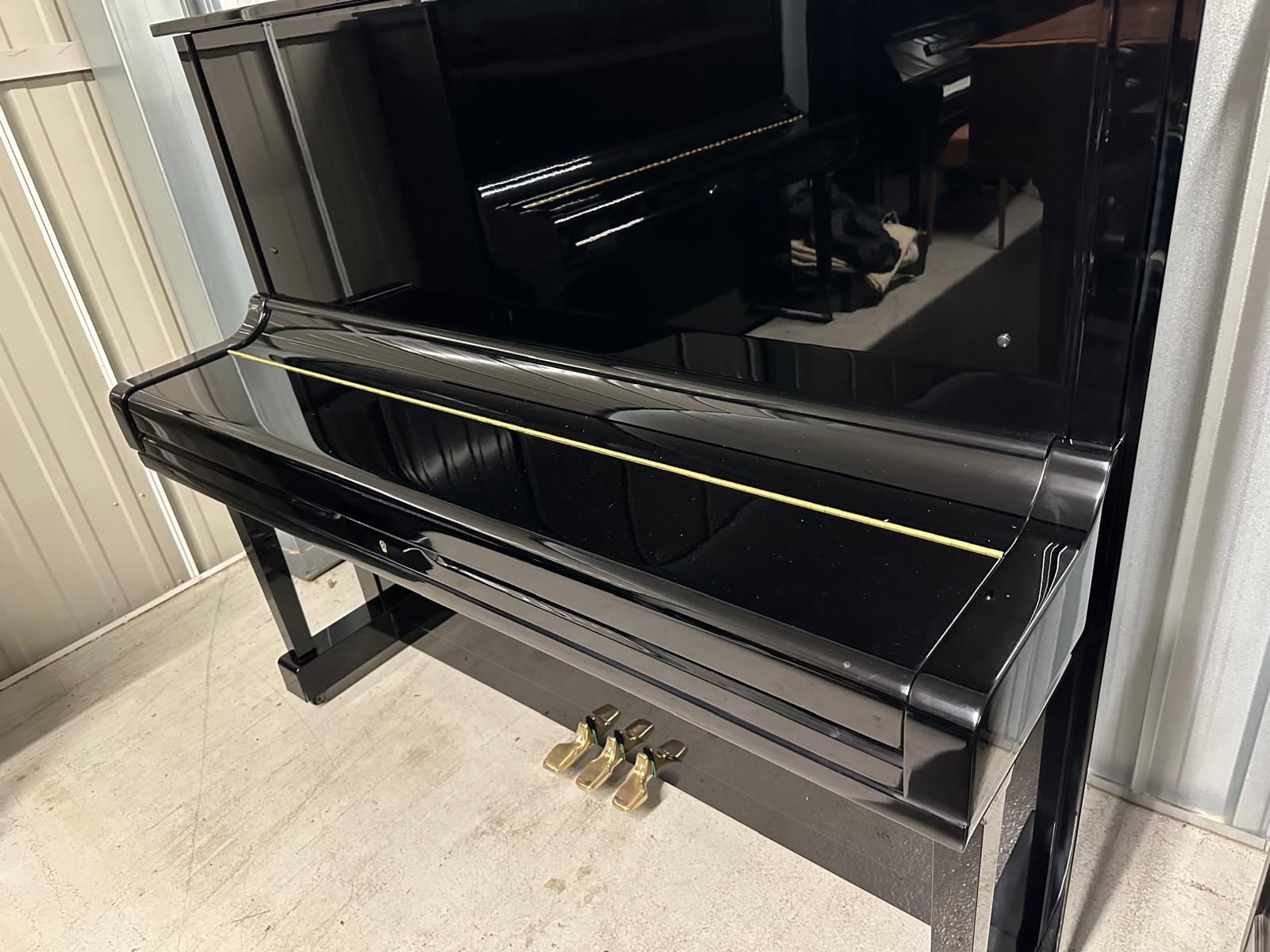 Yamaha U3H upright Piano in Black polyester – Gallery image – Roberts Pianos Oxford