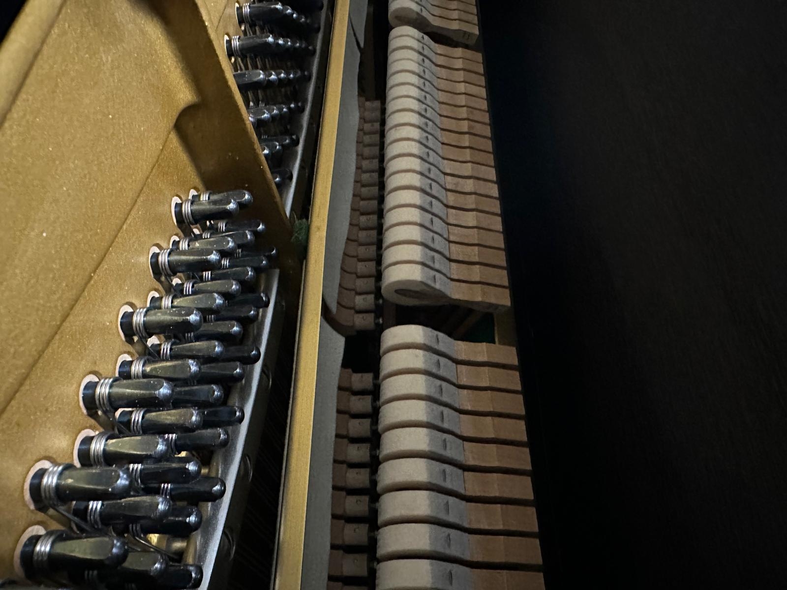 Yamaha U3H upright Piano in Black polyester – Gallery image – Roberts Pianos Oxford