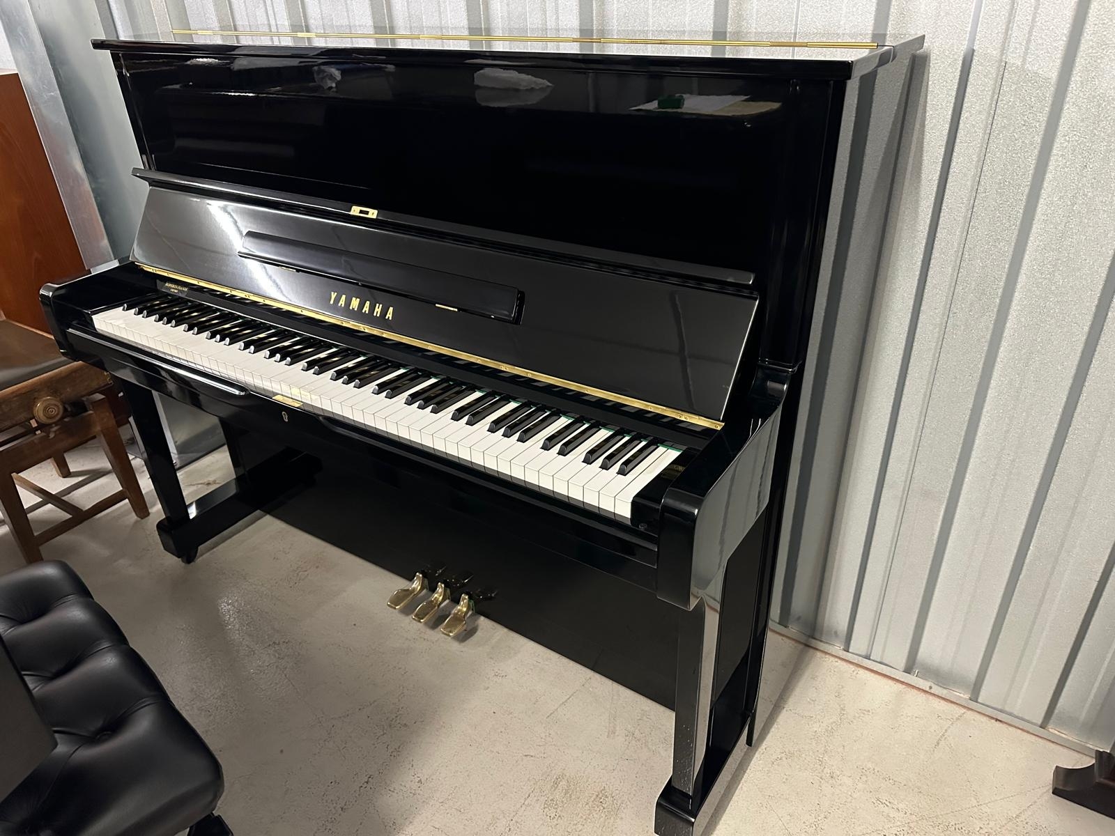 Yamaha U1G
