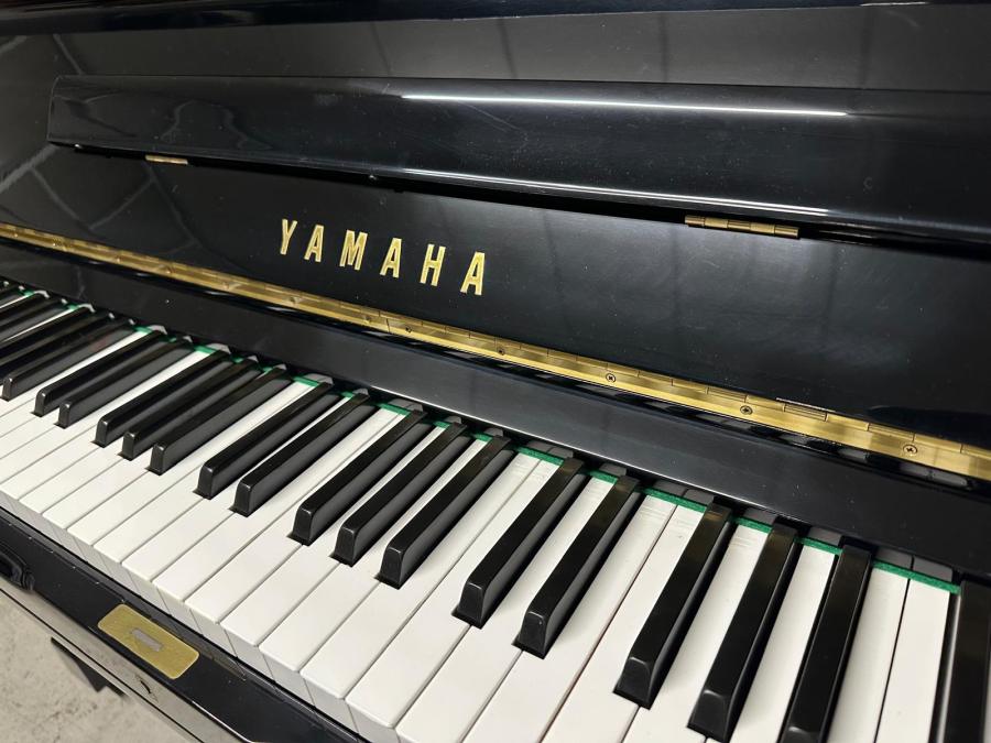 Yamaha U3H upright Piano in Black polyester – Gallery image – Roberts Pianos Oxford