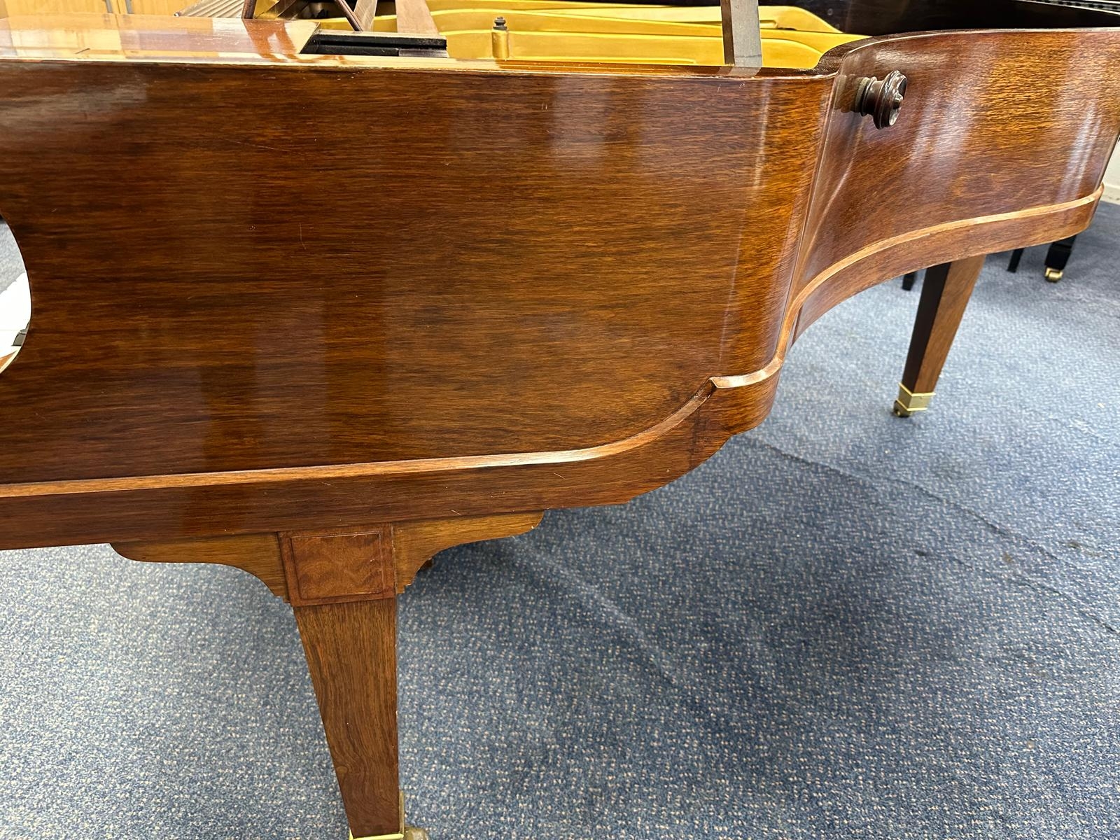 Bluthner V grand Piano in rosewood – Gallery image – Roberts Pianos Oxford