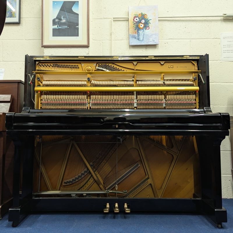 Yamaha U3H upright Piano in bright black – Gallery image – Roberts Pianos Oxford