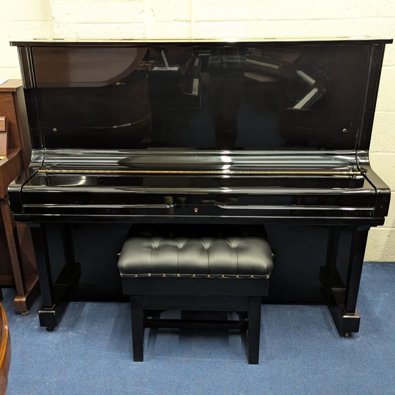 Yamaha U3H upright Piano in bright black – Gallery image – Roberts Pianos Oxford
