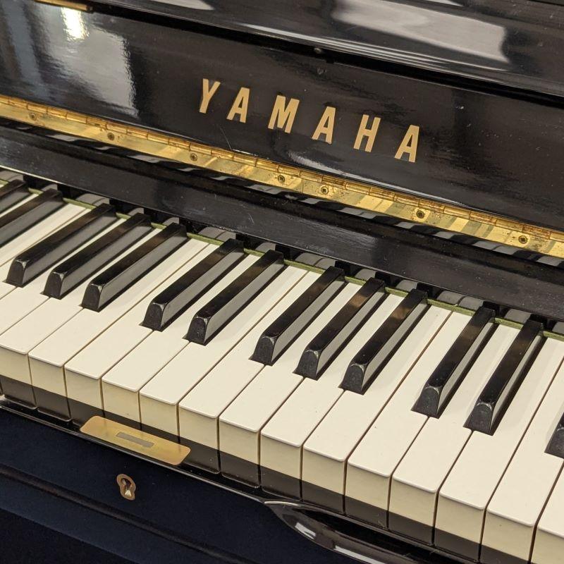 Yamaha U3H upright Piano in bright black – Gallery image – Roberts Pianos Oxford