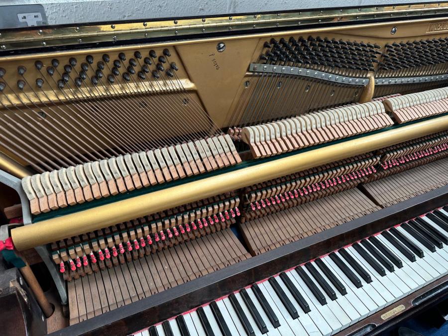Welmar 118 Upright Piano in mahogany – Gallery image – Roberts Pianos Oxford