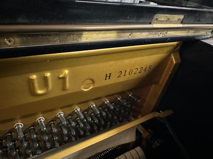 Yamaha U1H upright Piano in bright black – Gallery image – Roberts Pianos Oxford