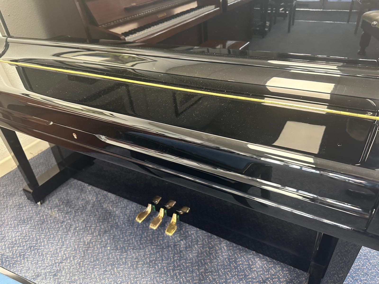 Yamaha U3G upright Piano in BLACK – Gallery image – Roberts Pianos Oxford