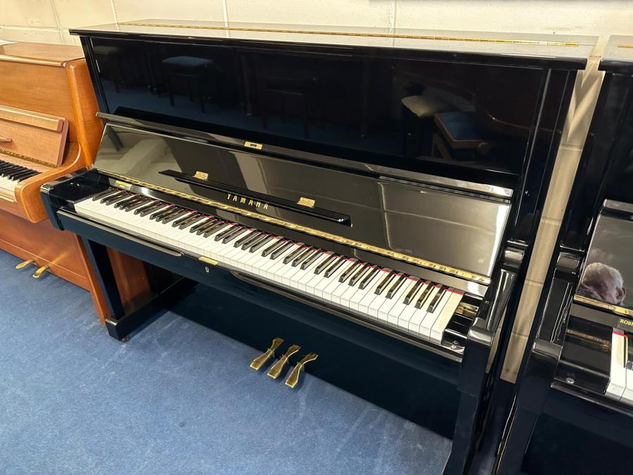 Yamaha U1A upright Piano in Black – Gallery image – Roberts Pianos Oxford