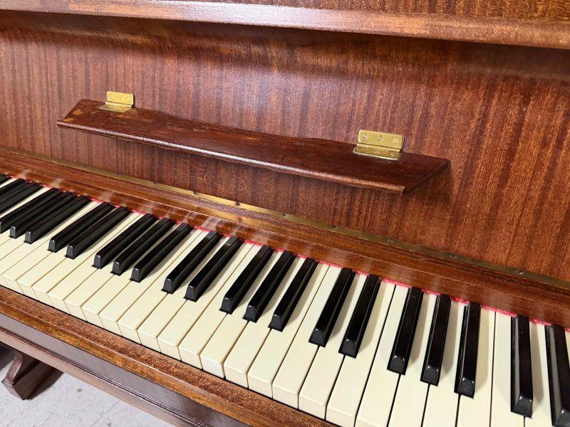 Erard upright Piano in Mahogany – Gallery image – Roberts Pianos Oxford