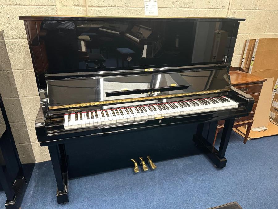 Yamaha U3M upright Piano in BLACK POLYESTER – Gallery image – Roberts Pianos Oxford
