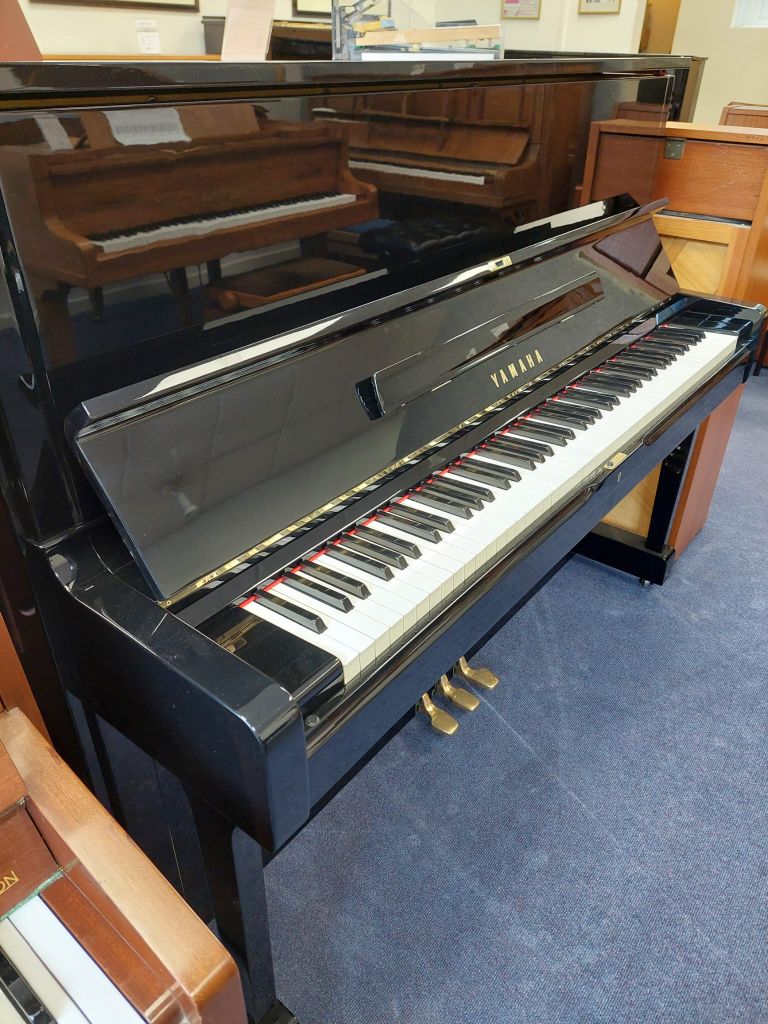 Yamaha U1G