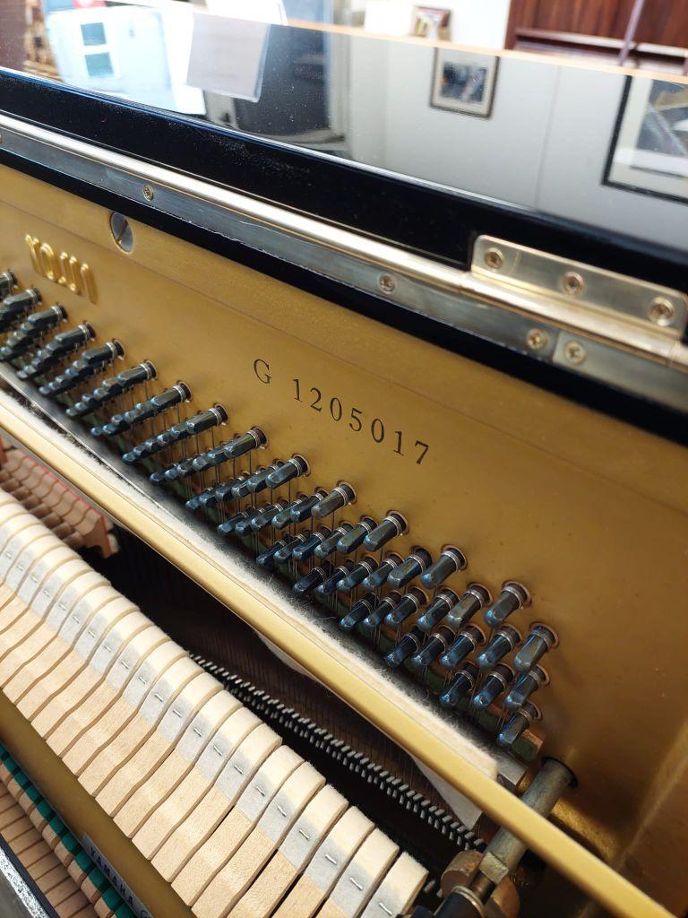 Yamaha U1G upright Piano in Black polyester – Gallery image – Roberts Pianos Oxford