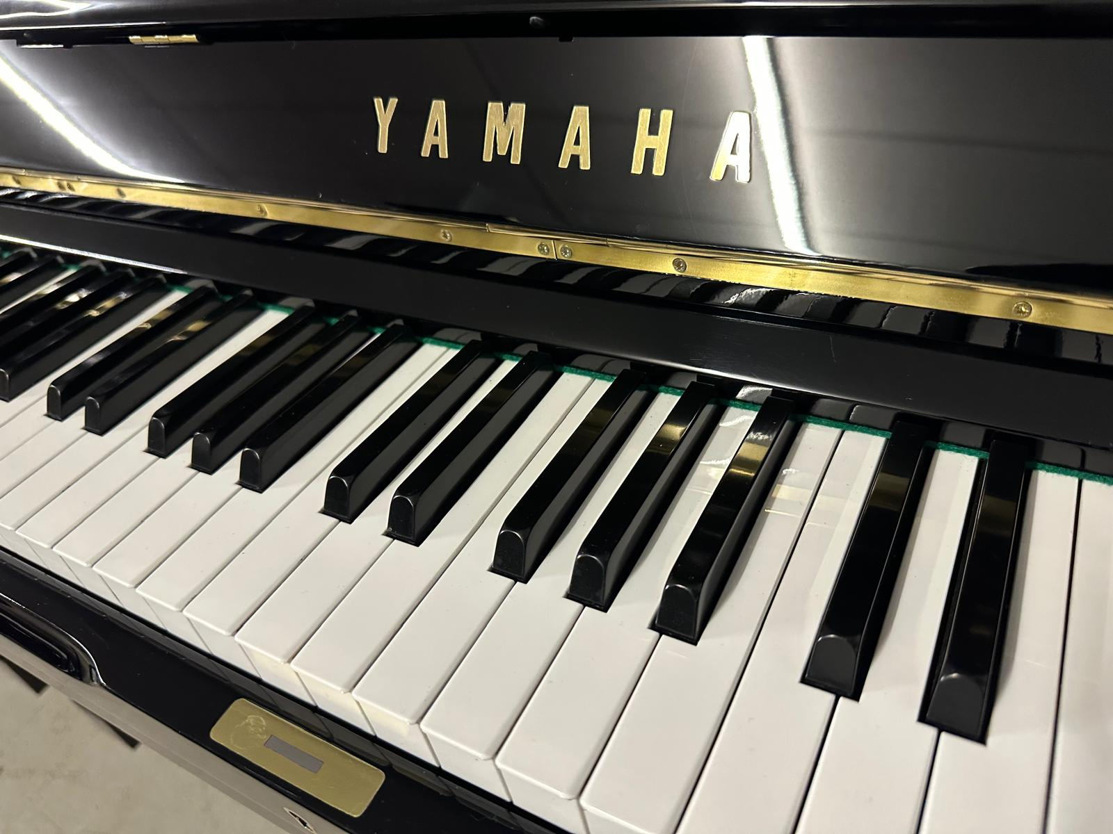 Yamaha U1G