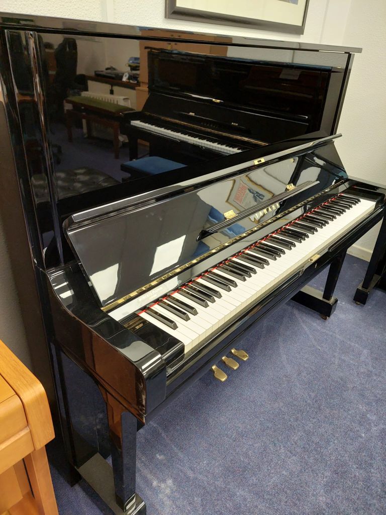 Yamaha U3G upright Piano in Black polyester – Gallery image – Roberts Pianos Oxford