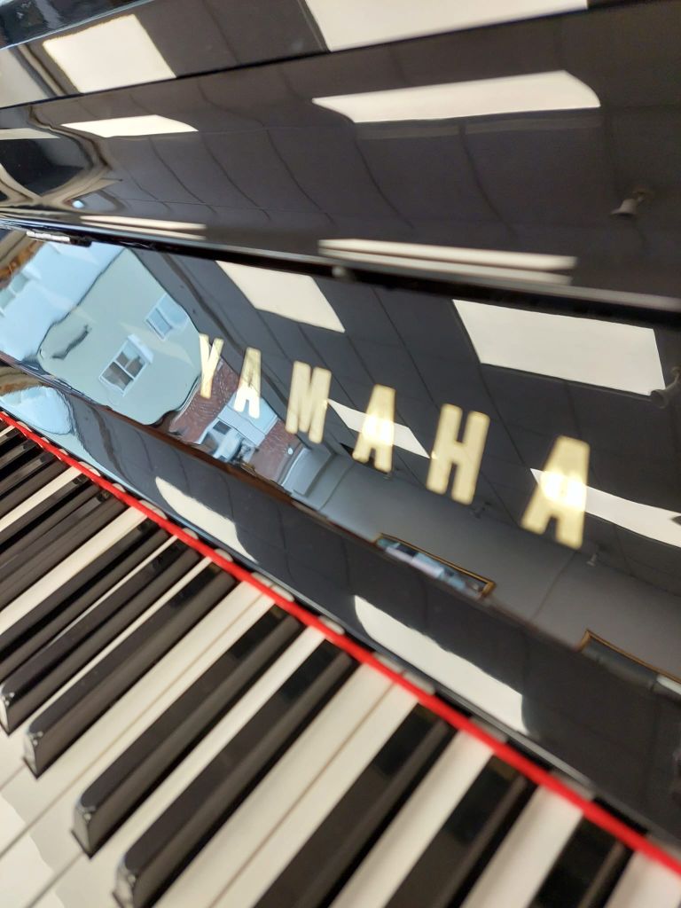 Yamaha U3G upright Piano in Black polyester – Gallery image – Roberts Pianos Oxford