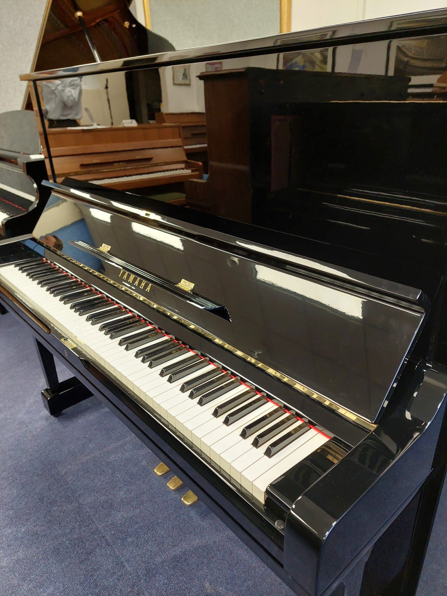 Yamaha U3G upright Piano in Black Polyester – Gallery image – Roberts Pianos Oxford