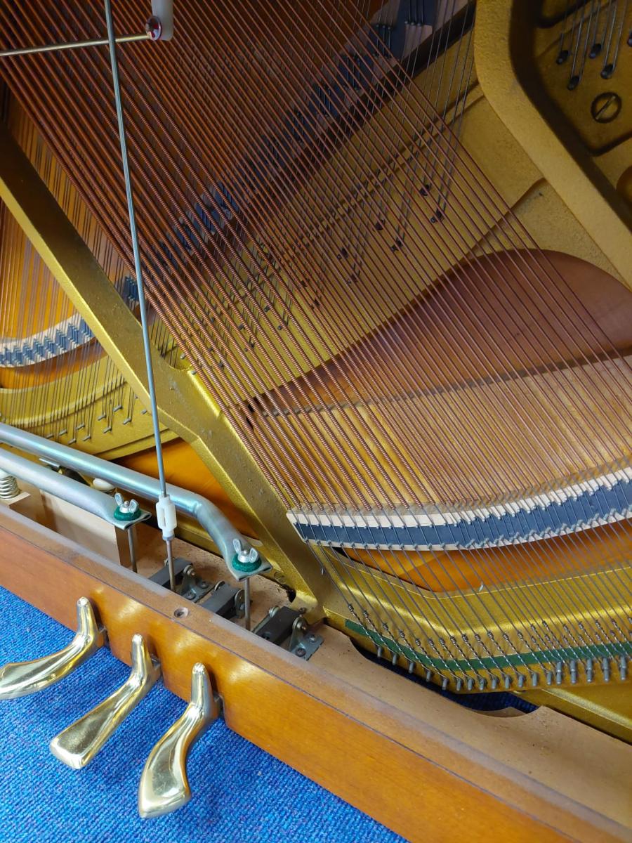 Yamaha 104 upright Piano in Teak veneer – Gallery image – Roberts Pianos Oxford