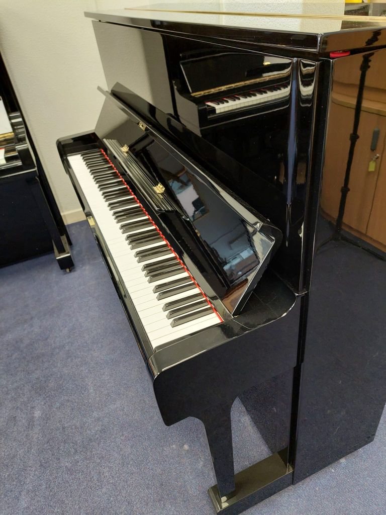 Yamaha U1H upright Piano in Black polyester – Gallery image – Roberts Pianos Oxford